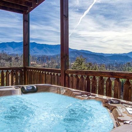 Lazy Bear Lodge, Hot Tub, Resort Pool, Wifi, 1089 Free Tickets Each Paid Day, Dollywood And More Gatlinburg Exterior photo