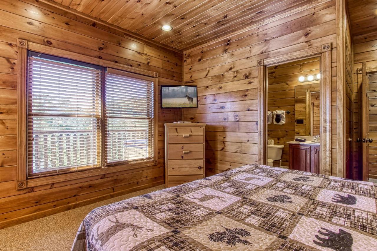 Lazy Bear Lodge, Hot Tub, Resort Pool, Wifi, 1089 Free Tickets Each Paid Day, Dollywood And More Gatlinburg Exterior photo