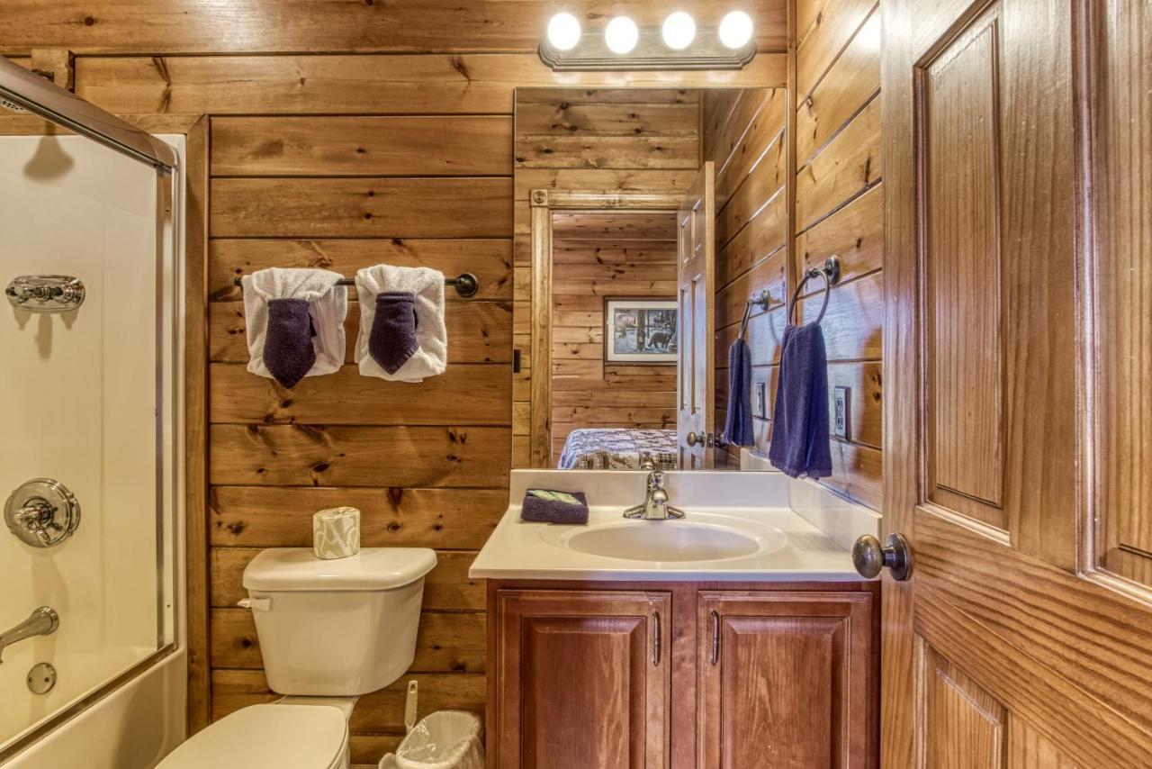Lazy Bear Lodge, Hot Tub, Resort Pool, Wifi, 1089 Free Tickets Each Paid Day, Dollywood And More Gatlinburg Exterior photo