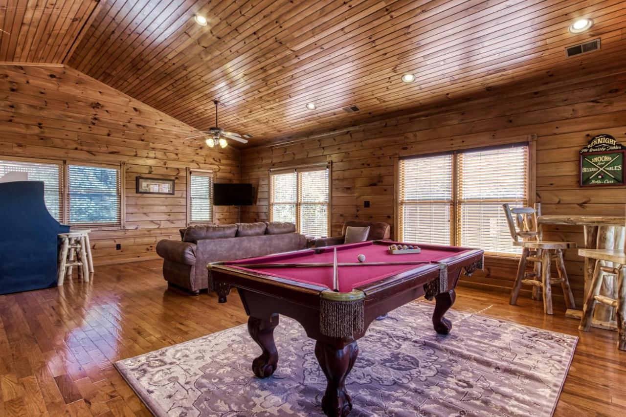 Lazy Bear Lodge, Hot Tub, Resort Pool, Wifi, 1089 Free Tickets Each Paid Day, Dollywood And More Gatlinburg Exterior photo