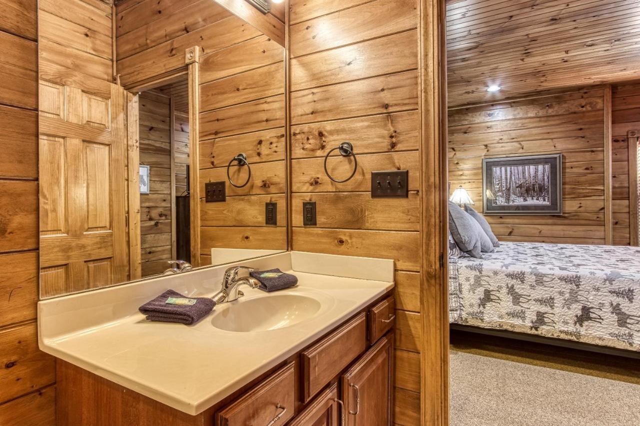 Lazy Bear Lodge, Hot Tub, Resort Pool, Wifi, 1089 Free Tickets Each Paid Day, Dollywood And More Gatlinburg Exterior photo