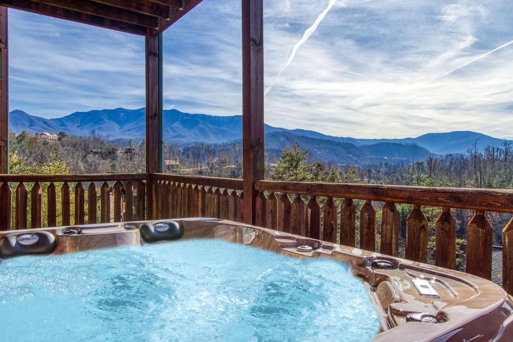 Lazy Bear Lodge, Hot Tub, Resort Pool, Wifi, 1089 Free Tickets Each Paid Day, Dollywood And More Gatlinburg Exterior photo